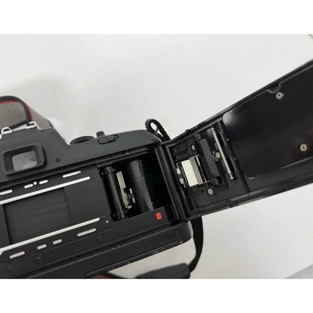NIKON N5005 35mm SLR FILM CAMERA with AF‎ Nikkor 35-70mm f3.3-4.5 Lens Cap Strap